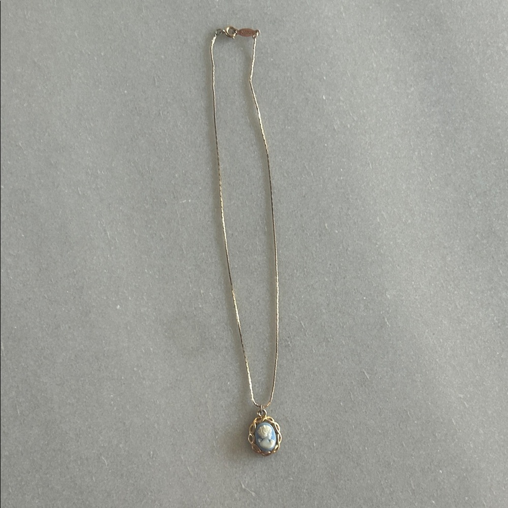Elegant Gold and Blue Pendant Necklace